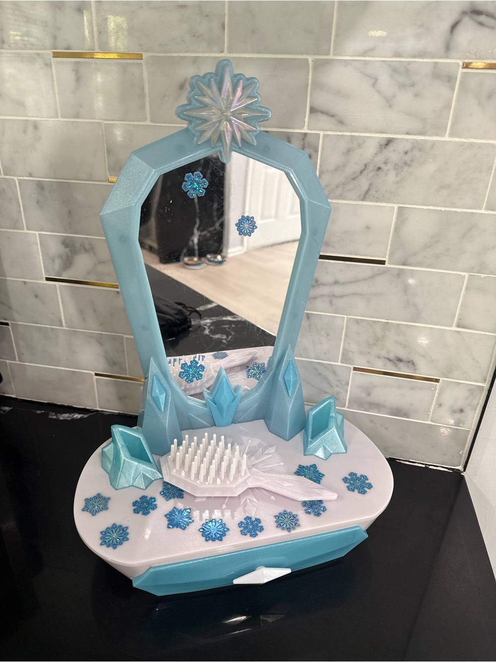 Disney Frozen Icy Magic Musical Interactive Mirror Vanity Kids Toy Hairbrush Com